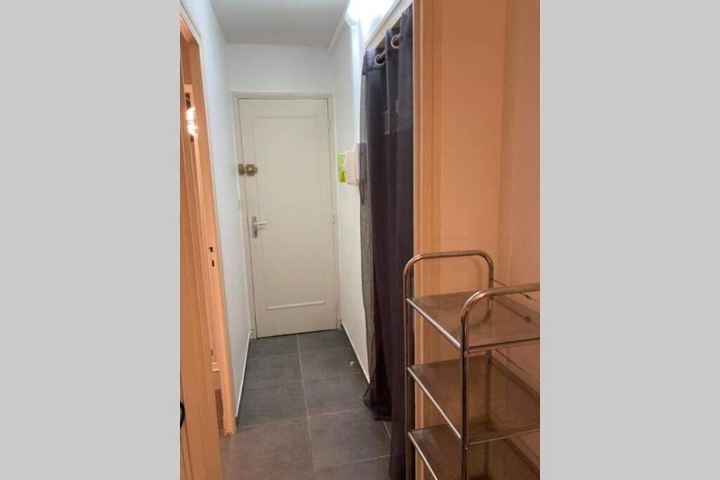 A 200m Du Centre Apartment *