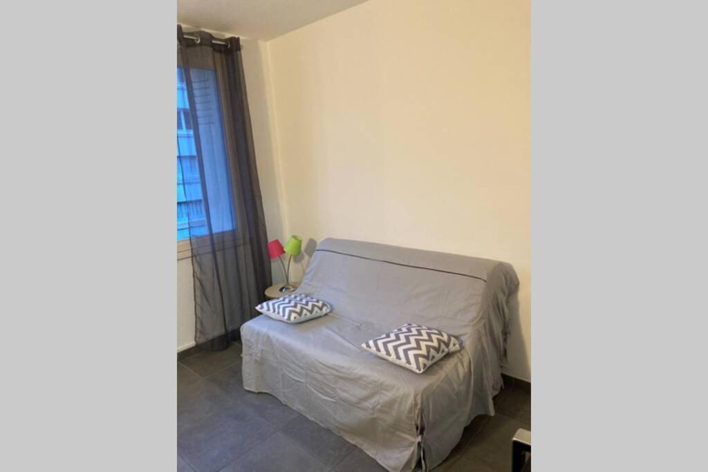 A 200m Du Centre Apartment